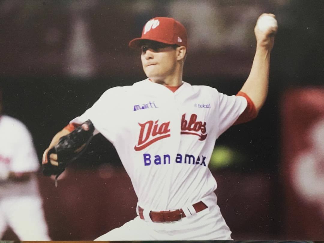Isaac Hess pitching for the Mexico City Diablos Rojos, 2010