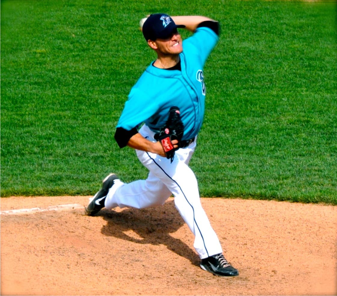 Isaac Hess mid-delivery on the mound