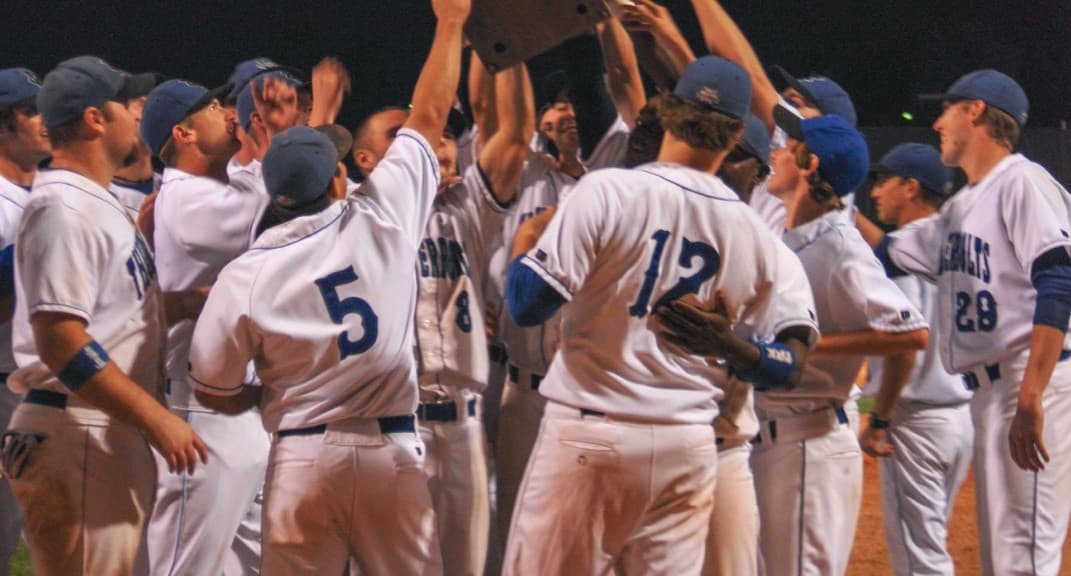 The Windy City ThunderBolts on the field after the 2007 Frontier League championship, with Danny Borne at the right of the frame